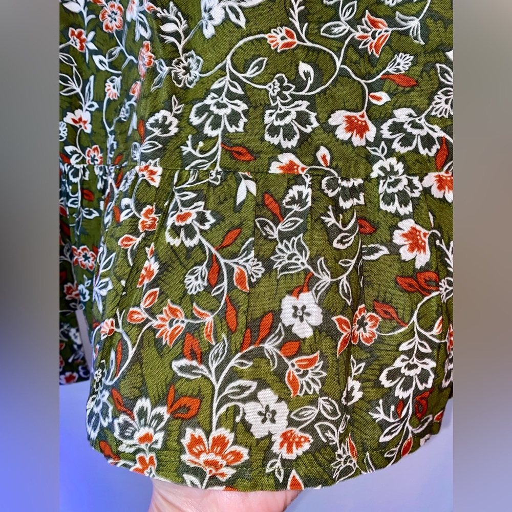 -a.n.a Estie Floral Green V-Neck Blouse - Picture 10 of 11